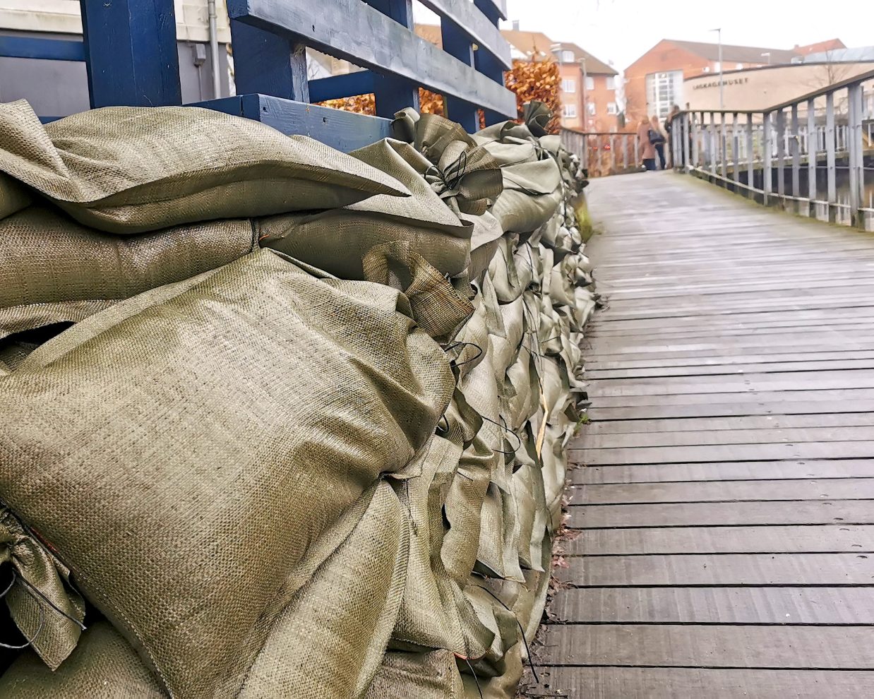 COLOURBOX66758578-aspect-ratio-1238-990